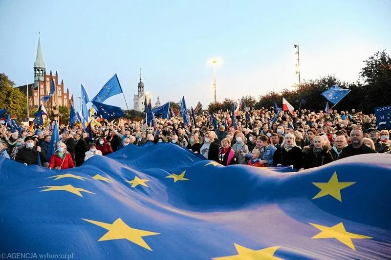 Czy unia europejska ma szansę przetrwać w obliczu kryzysów?