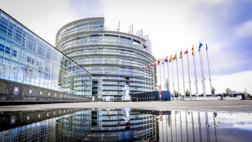 Jakie decyzje zapadają w parlamencie europejskim?