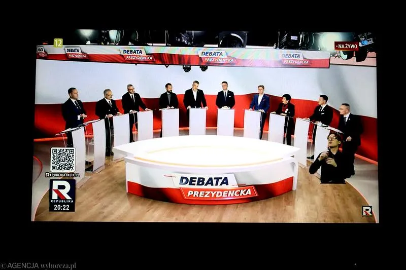 Transmisja debaty na żywo